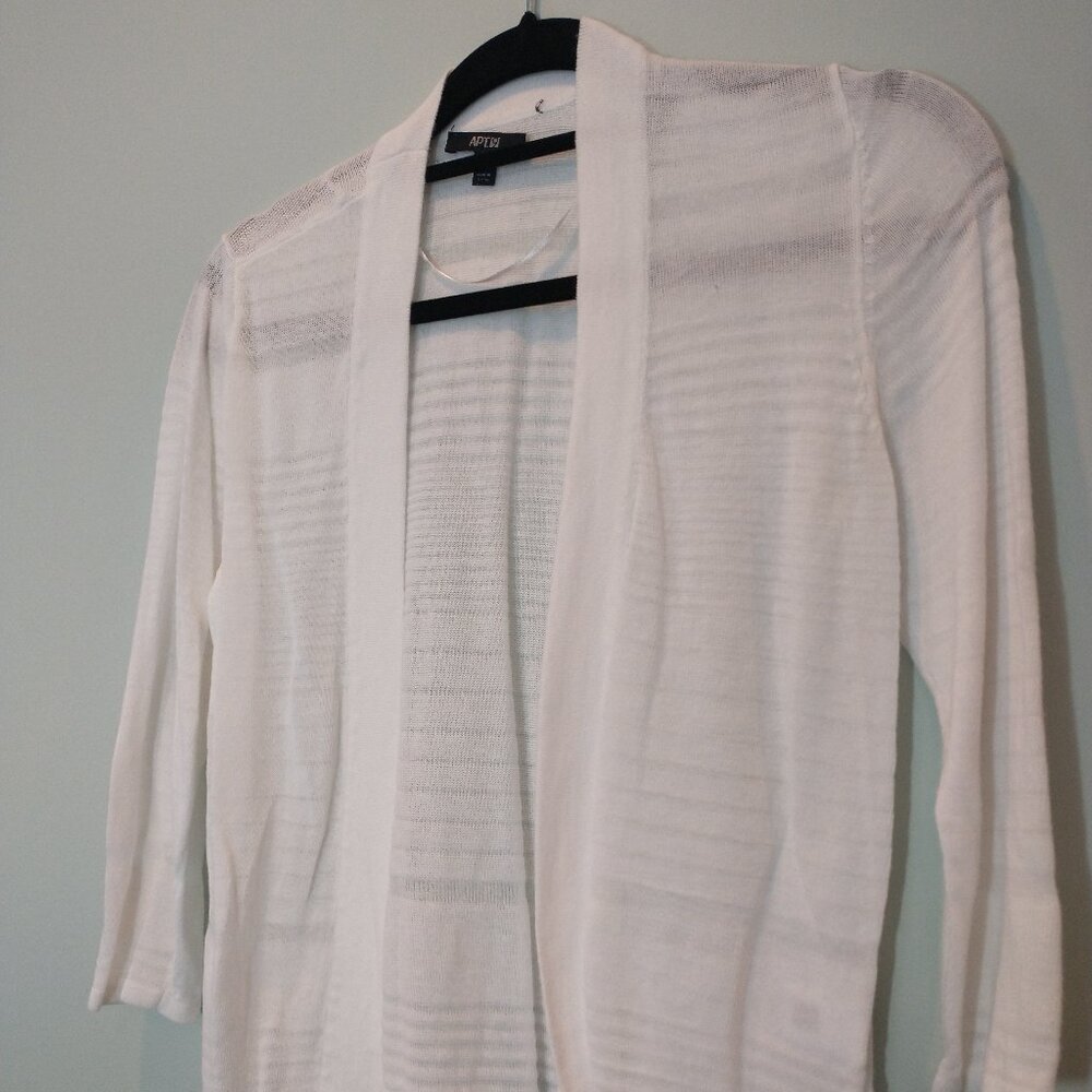 NWOT Apt 9 Cropped Cardigan Size M